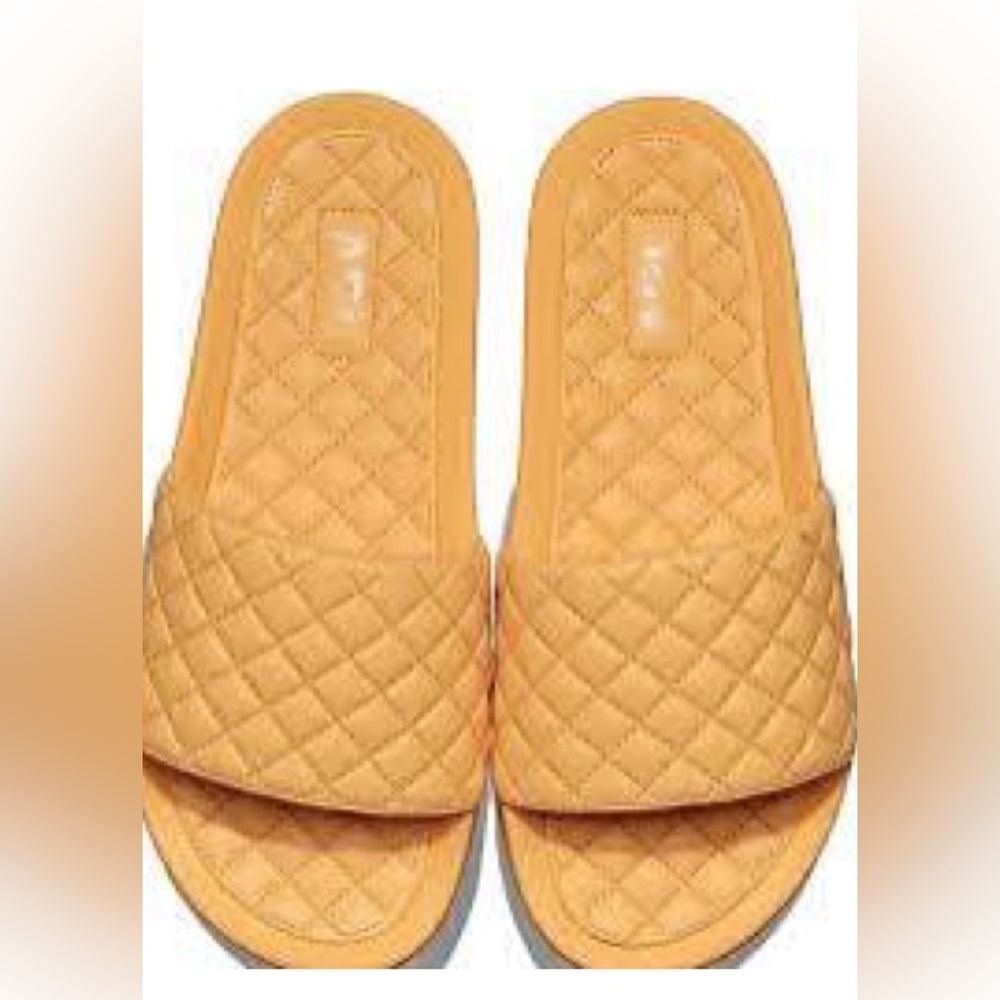 655.656.658. NEW SIZE M/8/11/12 APL Quilted Slide Sandals in Mango
